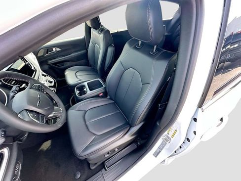 New 2026 Chrysler Voyager LX image 28