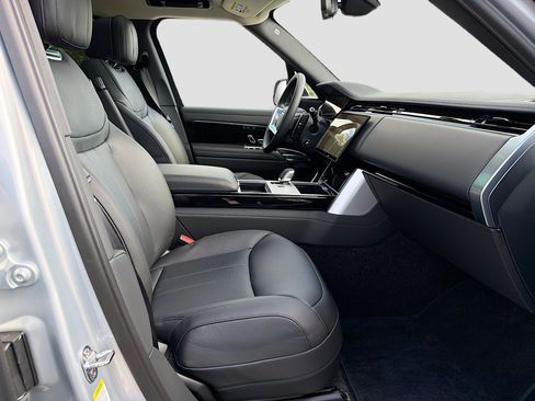 New 2025 Land Rover Range Rover SE image 18