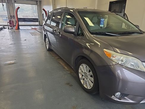Used 2011 Toyota Sienna Limited w/ Premium Pkg AWD/4WD image 1