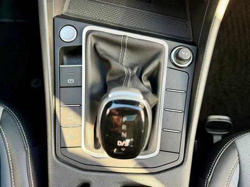 Used 2025 Volkswagen Jetta SE w/ Sunroof Package image 28