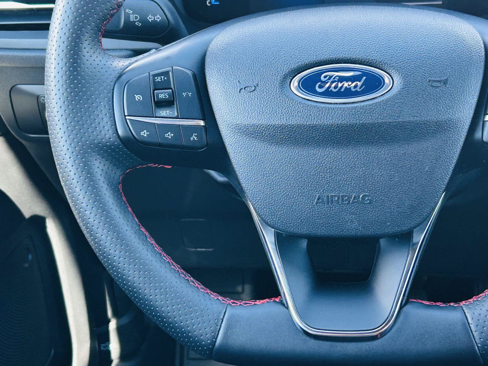 Used 2025 Ford Escape ST-Line FWD image 14