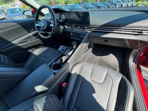 Used 2023 Hyundai Elantra Limited w/ Preferred Accessory Package FWD image 26