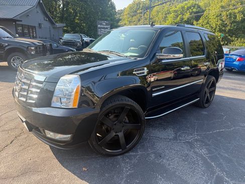 Used 2011 Cadillac Escalade AWD image 25