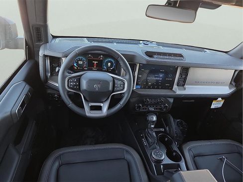 New 2025 Ford Bronco Outer Banks w/ Sasquatch Package image 10