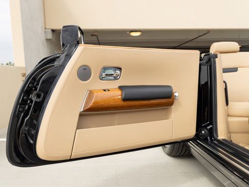 Used 2009 Rolls-Royce Phantom Drophead Coupe RWD image 48