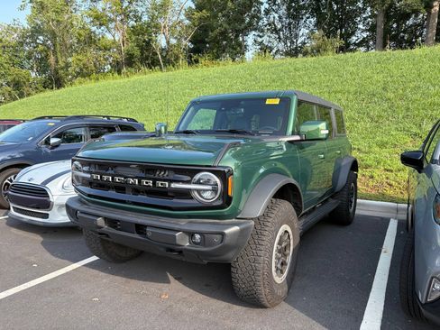 Used 2024 Ford Bronco Outer Banks w/ Sasquatch Package AWD/4WD image 3