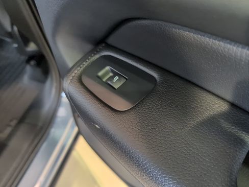 Used 2022 Volvo XC60 B5 Momentum w/ Advanced Package image 42