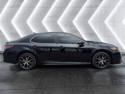 Used 2023 Toyota Camry SE image 8