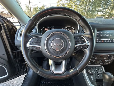 Used 2020 Jeep Compass Latitude AWD/4WD image 13