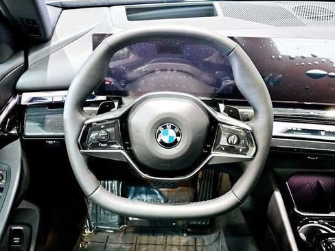 Used 2025 BMW 540i xDrive w/ Premium Package AWD/4WD image 11