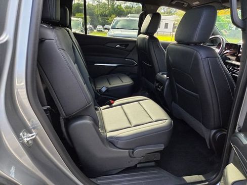 Used 2025 Chevrolet Traverse LT AWD/4WD image 21