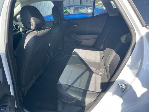 Used 2025 Chevrolet Trax LT image 23