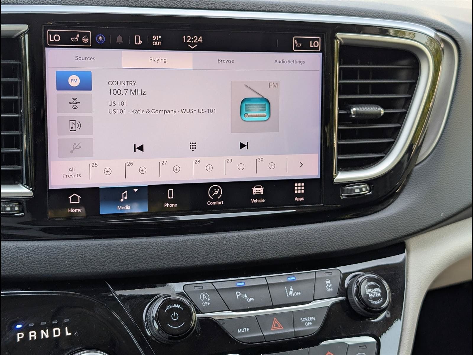 Used 2024 Chrysler Pacifica Touring-L FWD image 14