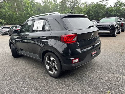 Used 2023 Hyundai Venue SEL FWD image 2