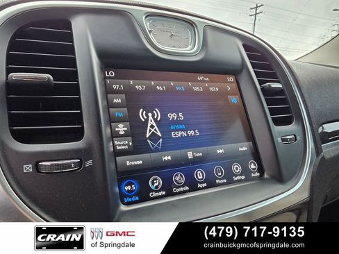 Used 2018 Chrysler 300 Limited RWD image 15