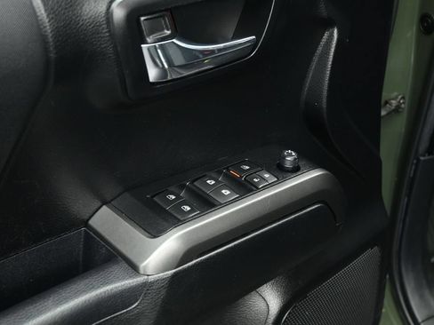 Used 2022 Toyota Tacoma TRD Off-Road w/ Technology Package RWD image 10