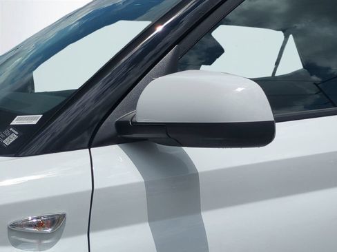 New 2026 Hyundai Venue SEL FWD image 12