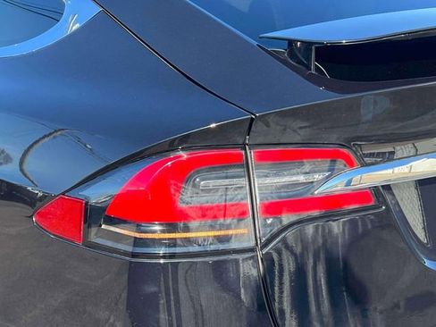 Used 2018 Tesla Model X P100D image 13
