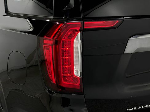 Used 2021 GMC Yukon AT4 w/ Technology Package AWD/4WD image 35