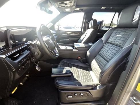 Used 2023 Cadillac Escalade Sport Platinum w/ LPO, ONYX Package image 5