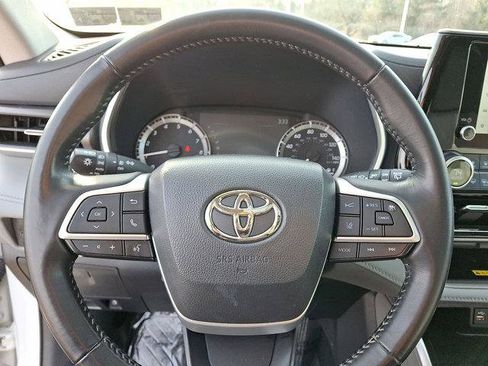 Certified 2023 Toyota Highlander XLE image 18