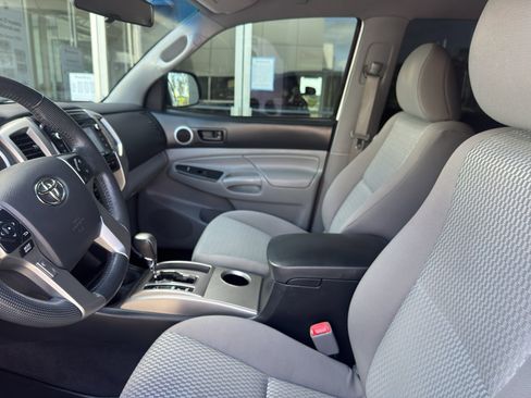 Used 2014 Toyota Tacoma 4x4 Double Cab w/ SR5 Package image 4