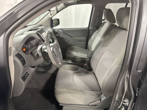 Used 2019 Nissan Frontier SV image 16