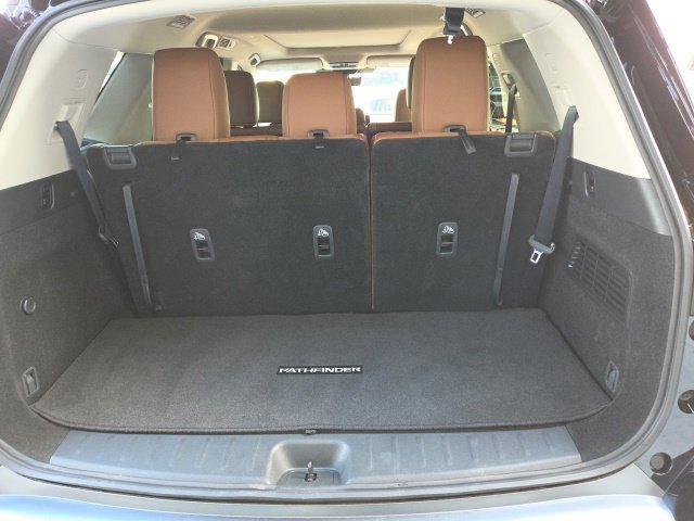 Certified 2026 Nissan Pathfinder Platinum w/ Lighting Package AWD/4WD image 7