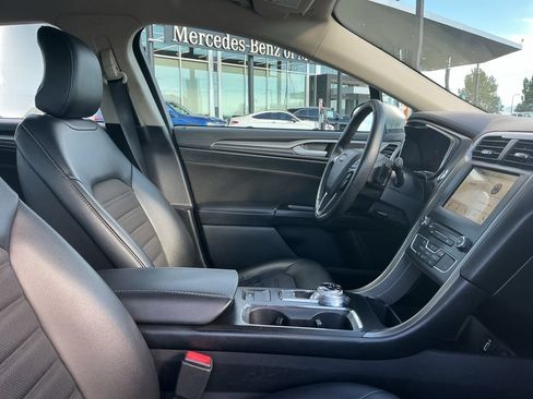 Used 2017 Ford Fusion SE w/ Equipment Group 201A FWD image 19