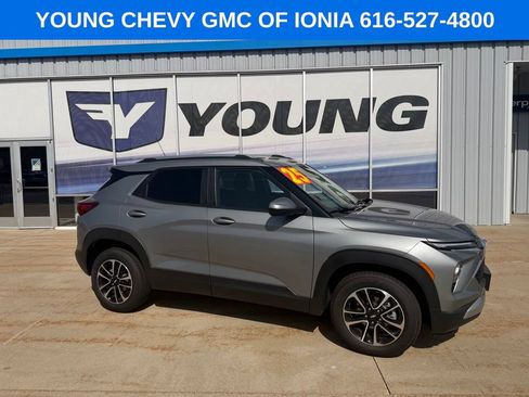 Used 2025 Chevrolet TrailBlazer LT AWD/4WD image 1