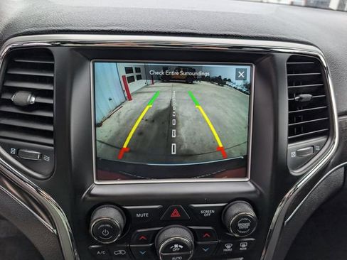 Used 2018 Jeep Grand Cherokee Limited image 18