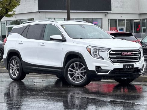 Used 2024 GMC Terrain SLT image 1