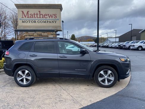 Used 2022 Jeep Cherokee Limited image 4