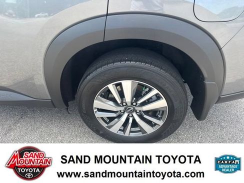 Used 2025 Nissan Pathfinder SL AWD/4WD image 11