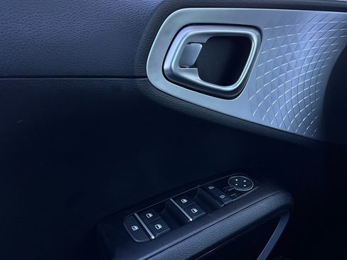 Used 2025 Kia Soul LX w/ LX Technology Package image 19