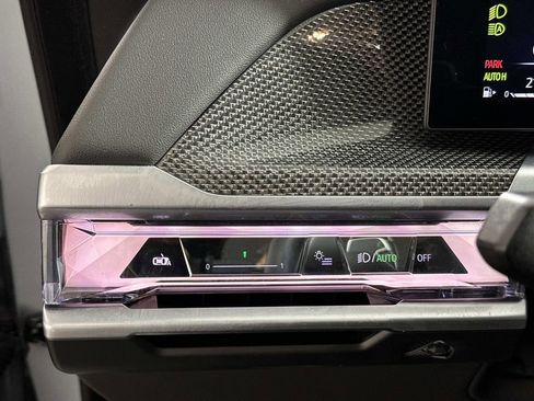 Used 2023 BMW 740i image 16