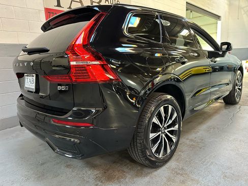 Used 2025 Volvo XC60 B5 Plus image 3