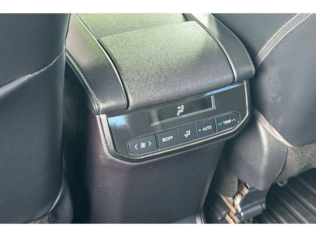 Used 2022 Toyota Highlander XLE FWD image 14