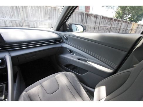 Certified 2025 Hyundai Elantra Sport FWD image 11