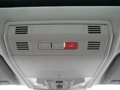 Used 2022 Volkswagen Taos SEL image 16