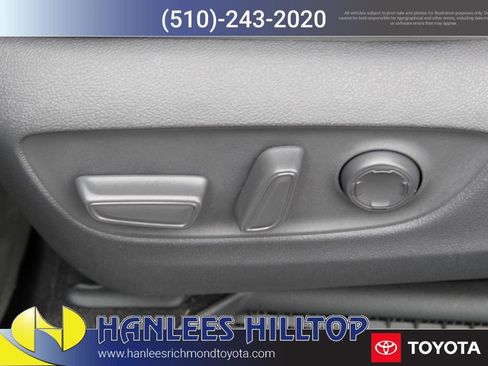 Used 2021 Toyota Sienna Limited image 14