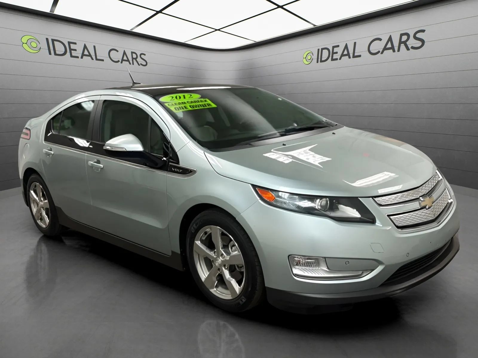 Used 2012 Chevrolet Volt Premium w/ Premium Trim Package FWD image 2