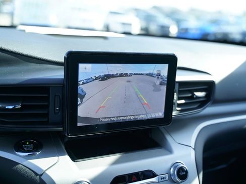 Used 2021 Ford Explorer XLT image 14