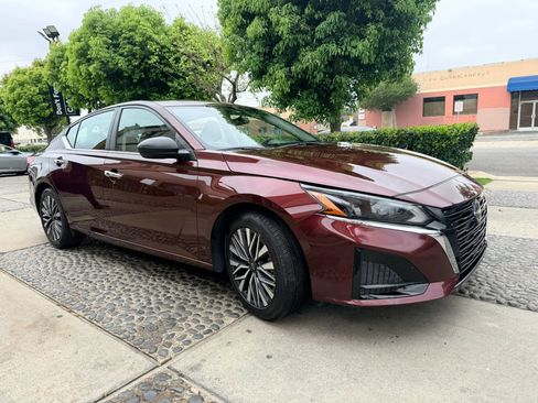 Used 2024 Nissan Altima 2.5 SV image 3