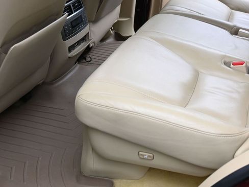 Used 2011 Lexus LX 570 4WD image 16