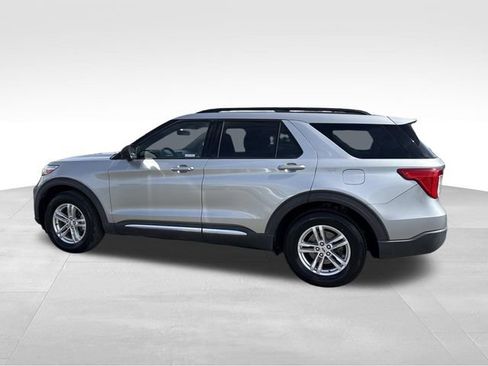 Used 2020 Ford Explorer XLT w/ Equipment Group 202A AWD/4WD image 8