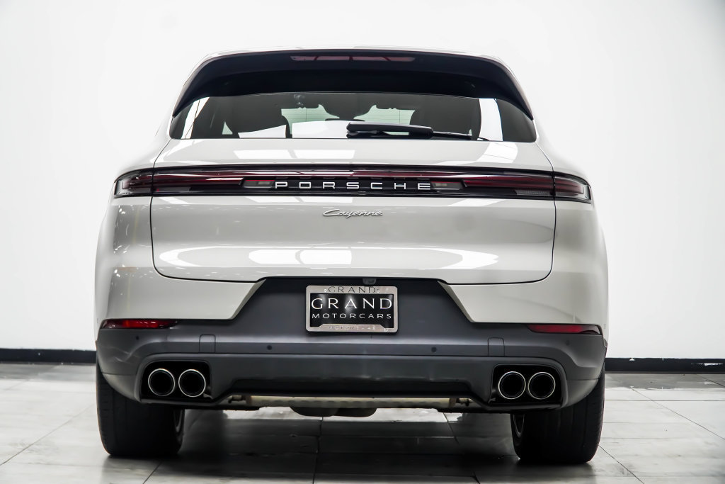 Used 2024 Porsche Cayenne w/ Premium Package Plus (PFM) AWD/4WD image 17
