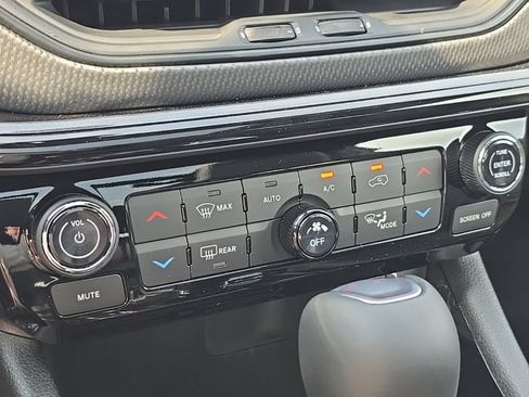 New 2026 Jeep Compass Limited w/ Sun, Sound & Navigation Group AWD/4WD image 35
