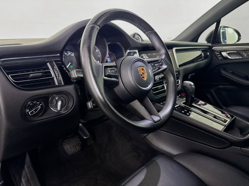 Used 2023 Porsche Macan w/ Premium Package Plus image 21