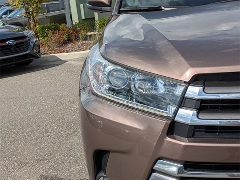 Used 2019 Toyota Highlander Limited image 10